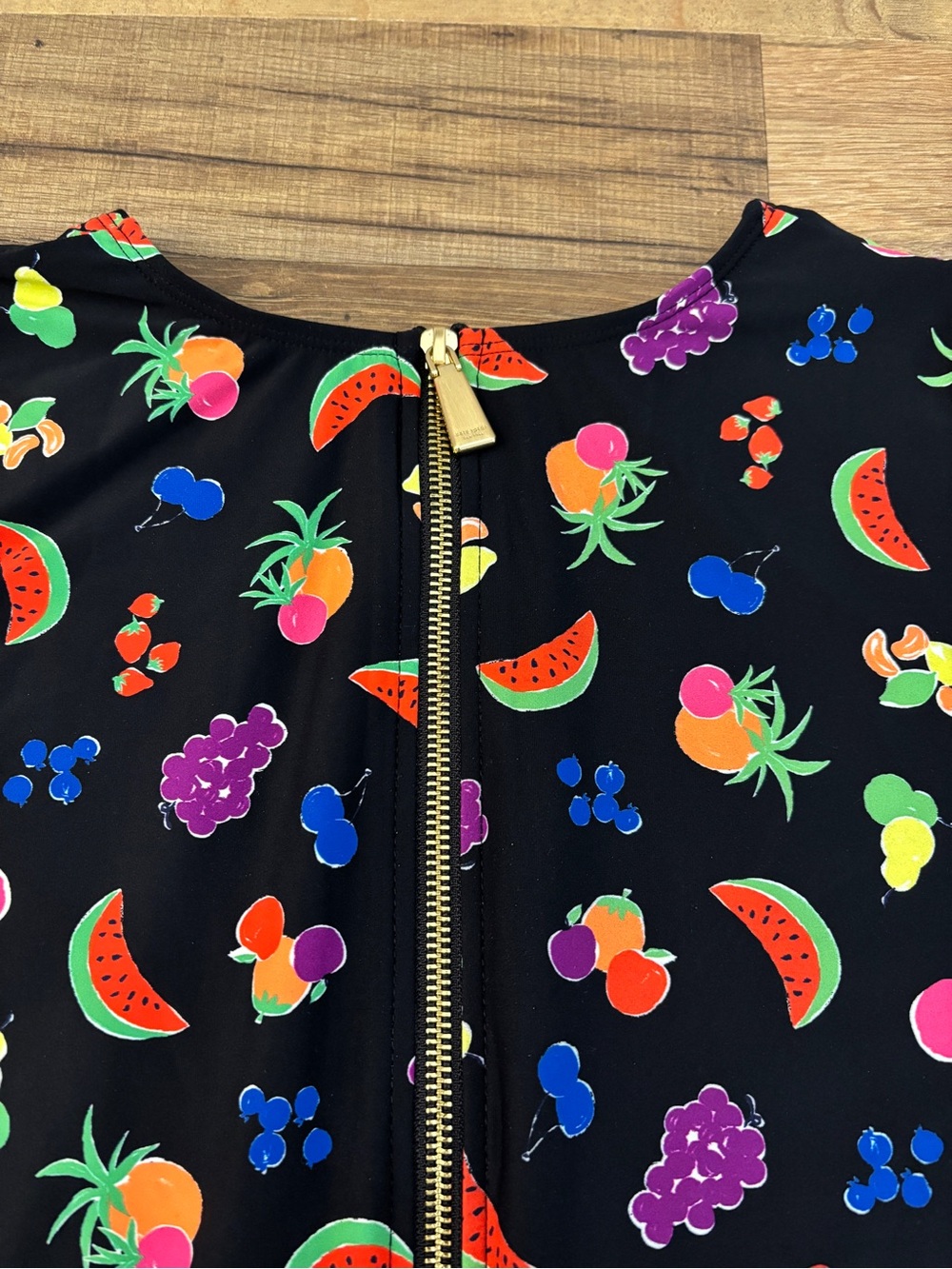 Kate Spade Fruit Long Sleeve One Piece Rash Guard Swimsuit NEW - Picture 5 of 8